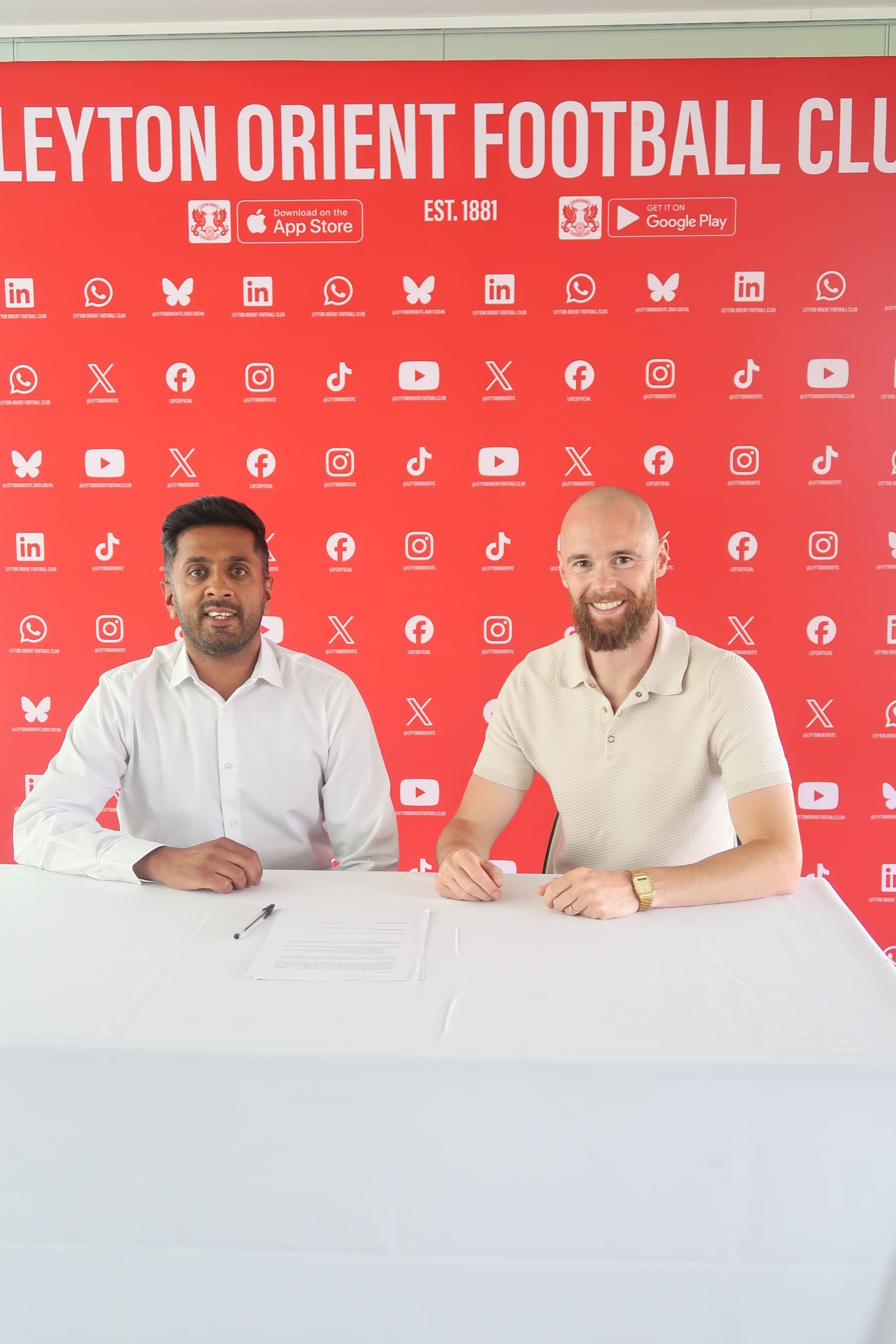 Richard Lyttle, Bullion House CEO, and Ravi Patel, Leyton Orient CCO, signing the partnership paperwork